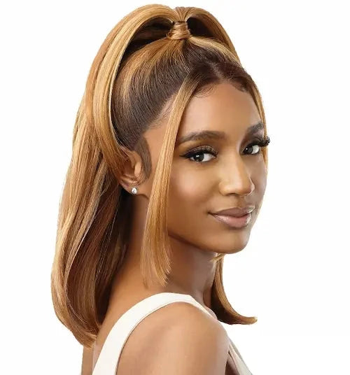 La ligne de cheveux des perruques 360 Frontal Lace Wig suit la forme naturelle des cheveux. La dentelle recouvre entierement la tête et permet tous les styles de coiffures y compris les queues de cheval ou chignons hauts tout en restant indétectable!