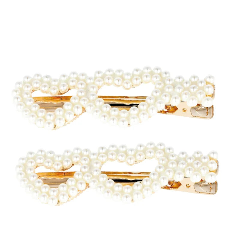 Lot de 2 Barrettes dorées avec 2 cœurs en perles blanches pour sublimer votre coiffure pour cérémonie, mariage ou autres belles occasions