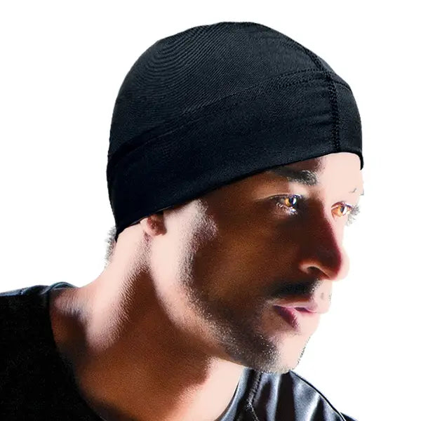 Bonnet sport extensible et léger – conçu pour évacuer la transpiration pendant l’activité physique.
