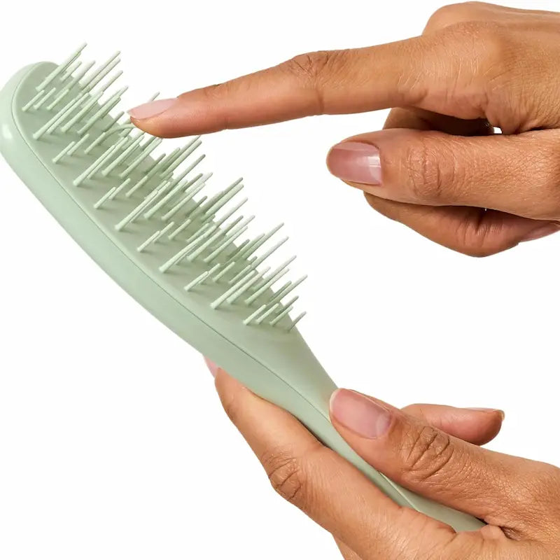 Brosse démêlante avec poils souples pour cheveux fragiles ou cassants