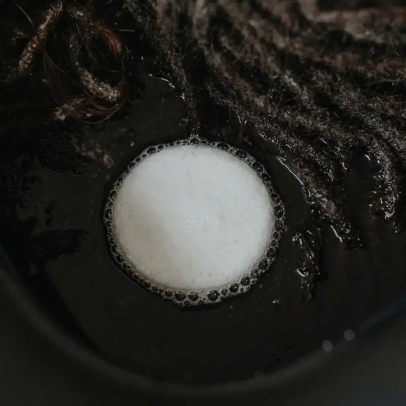 Bain décapant pour locks avec savon au bicarbonate de soude et vinaigre de cidre