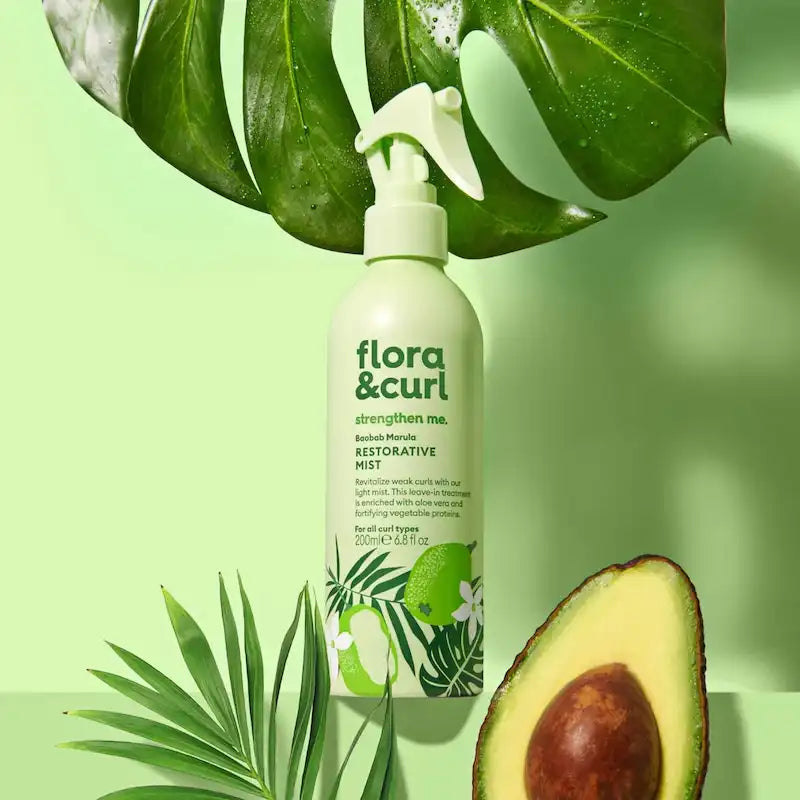 Spray Baobab Marula Flora and Curl enrichi en huiles de baobab, marula et brocoli pour nourrir les cheveux fragilisés sans les alourdir