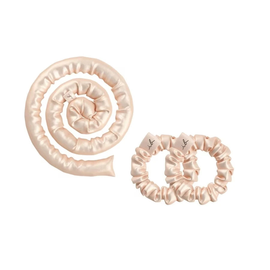 1 ruban pour boucler et 2 sprunchies à spirales pour maintenir les cheveux Invisibobble