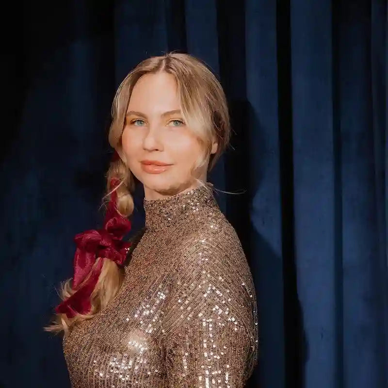 Chouchou avec élastique à spiral recouvert d'un revêtement en velour rouge Invibobble