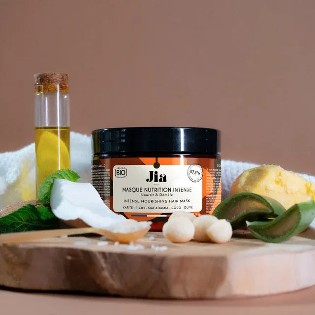 Le masque capillaire nutrition intense Jia Paris redonne à vos cheveux élasticité et souplesse