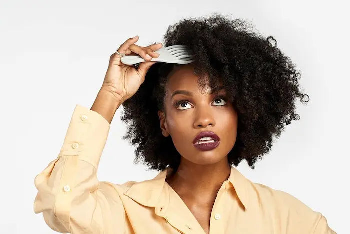 peigne volume pour twistout et braidout double rangée et poignée antidérapante pour une meilleure prise en main.
