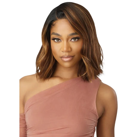 Perruque HD sans colle avec une coupe bob et couleur chocolate Outre Adelina