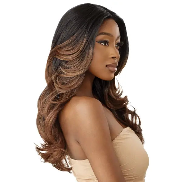 Perruque lace front HD wavy ondulée couleur Chocolate Outre Brenae