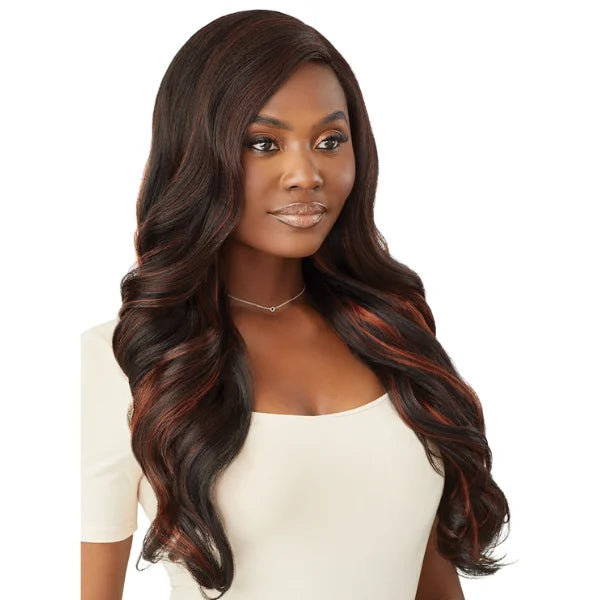 Perruque lace part sans colle longue ondulée style body wave couleur châtain Outré Daily 4