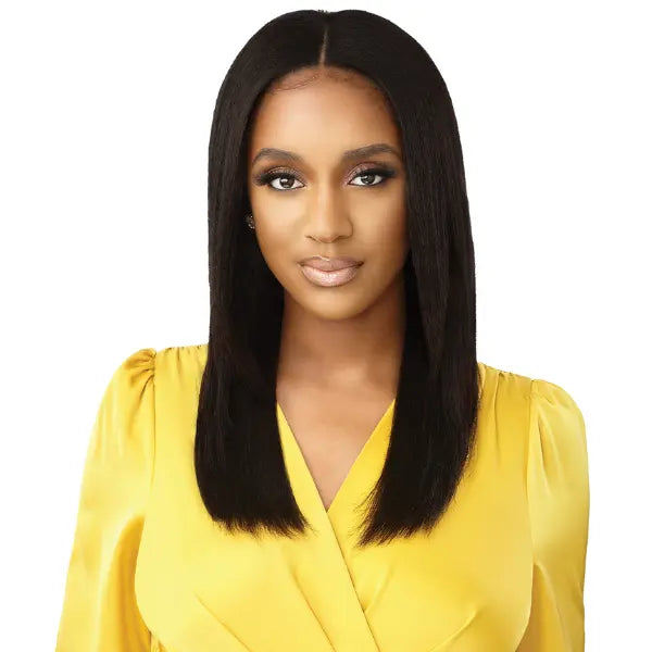 Perruque U-Part conçue avec des cheveux raw hair 100% naturels vierges. Coiffure lisse type silk press Dominican Straight Outré Hair