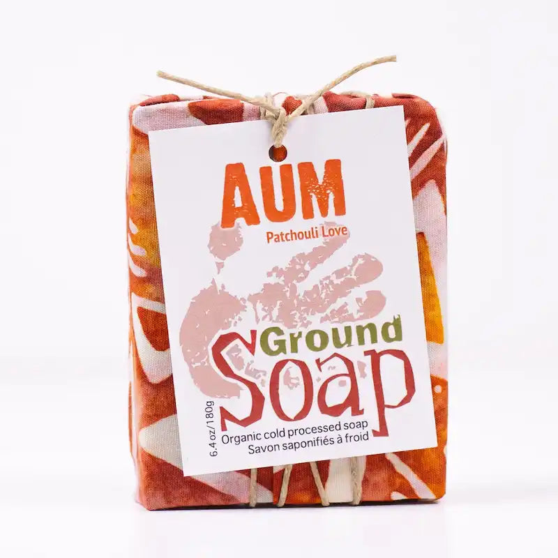 Emballage du savon naturel Patchouli AUM Ground Soap, éco-responsable et sans plastique, pour une salle de bain zéro déchet