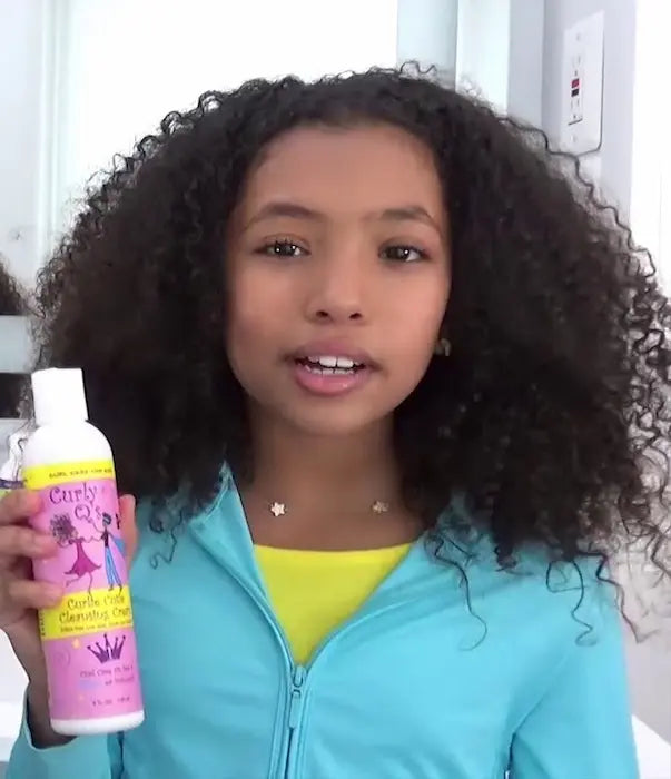 Curls- shampoing enfant Curlie Cutie Cleansing Cream sans sulfates pour ne pas dessecher les boucles, il facilite le demelage.