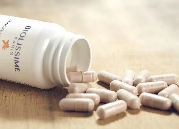 Skinoxy Glutha Protect + ce complément alimentaire protège votre peau contre l’apparition des taches de pigmentation. Il évite l'assombrissement du teint, illumine et éclaire sans blanchir.