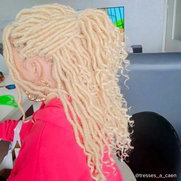 Coiffure avec Faux Locks blondes crochet wavy Bahama locs 18 pouces en blond 613 - Outre