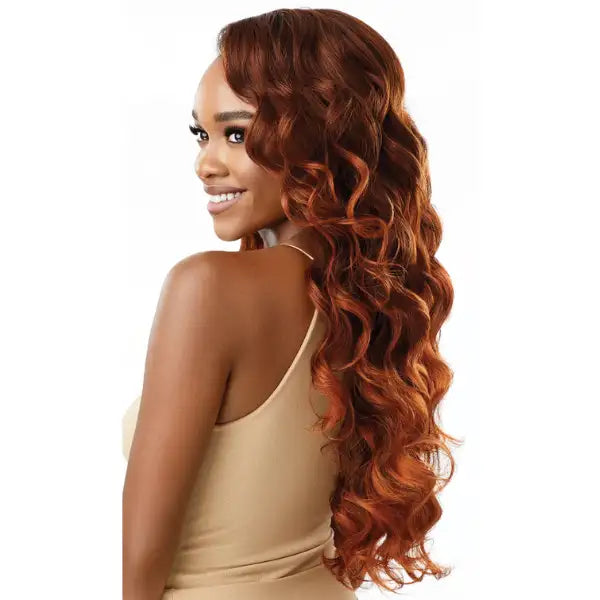 Perruque bouclée longue rousse Lace Front Wig Perfect Hair Line 13x6 Charisma Outré vue de profil
