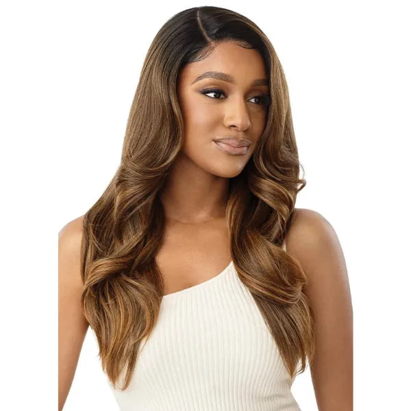 Perruque lace hd ondulée et longue en cheveux synthétiques avec baby hair Avalon Outré hair.