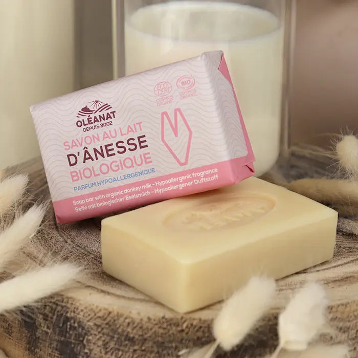 savon ultra doux au lait d'ânesse Biologique et au beurre de Karité Biologique. Produit en France. Pain de 100 Grammes.