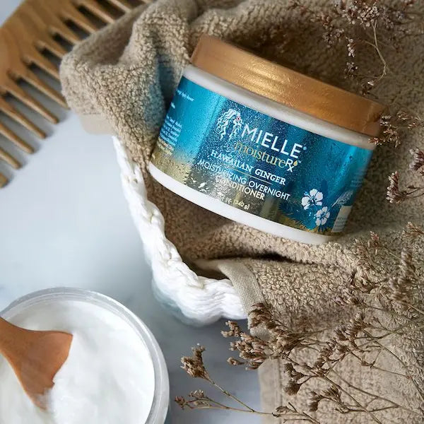 Soin cheveux nuit Mielle hawaiian ginger moisturizing overnight conditioner nourrit en profondeur et restaure l’hydratation des cheveux.