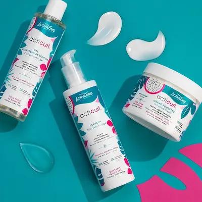 Acticurl est une gamme de soins enrichie en Aloé Vera, Pitaya et Glycérine Végétale, pour hydrater et définir toutes les boucles.