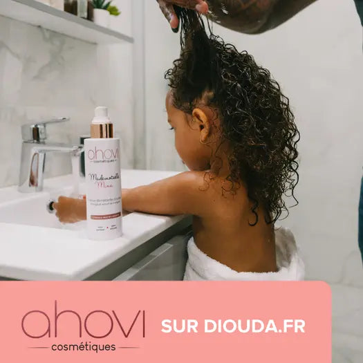Mademoiselle Mina pour bébé et enfant et Néfertiti pour adulte sont les 2 gammes de soins cheveux Ahovi Cosmétiques. Fabriquées en Cote d'Ivoire et compositions irréprochables notées entre 93 et 100/100 sur Yuka.