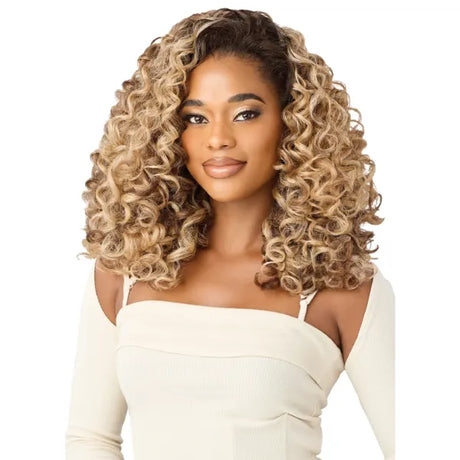 Lexington, la perruque demi-tete en yaki, curly, synthetic hair, blonde.