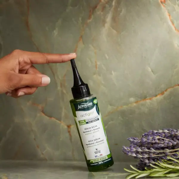 Le Sérum Actigro Acticroissance d'Activilong est riche en actifs assainissants et adoucissants. Tonifiant et purifiant, à utiliser en cure de 2 mois.
