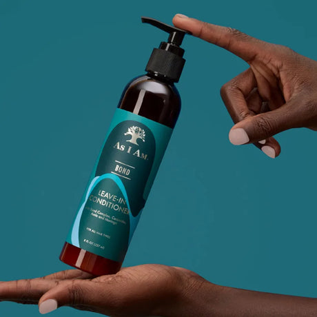 Le leave-in sans rinçage As I Am Bond est un soin hydratant et fortifiant pour les cheveux secs et abimés.