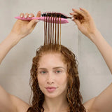 Définition des boucles de la frange avec brosse Define EdgeLift Bounce Curl pour un résultat impeccable