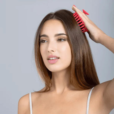 Eliminez les tensions du cuir chevelu avec les picots souples en silicone de la brosse de massage Cuir chevelu