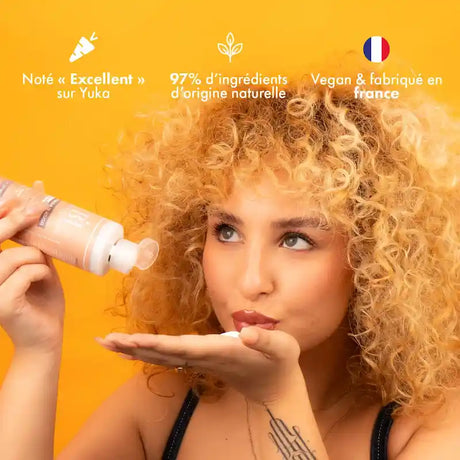 Un Lait définisseur de boucles pour plus de volume et d'éclat. Beauté Insolente