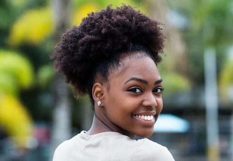 éviter les tempes dégarnies et l'alopécie de traction sur cheveux texturés.