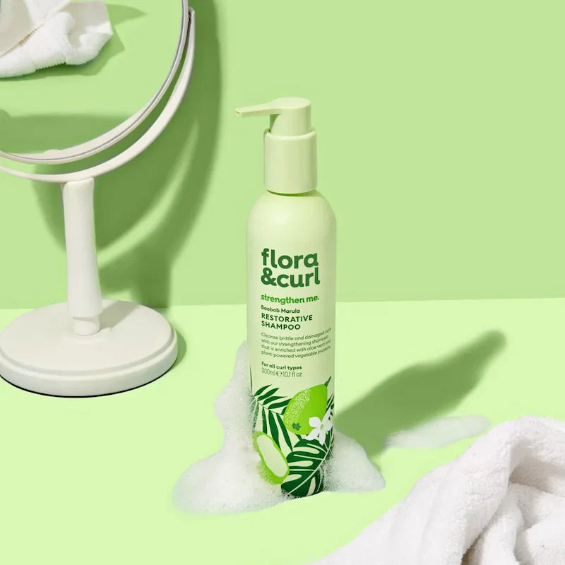 Shampoing Baobab Marula Flora and Curl enrichi en huiles de baobab, marula, brocoli et aloe vera pour cheveux fragilisés