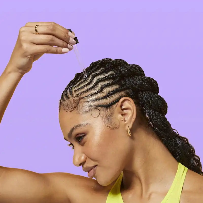 Protégez votre cuir chevelu avec l’elixir Batana Aunt Jackie’s sur vos tresses pour plus de confort au quotidien