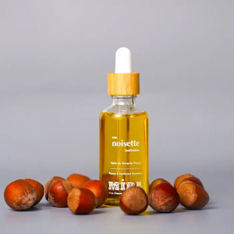Découvrez les bienfaits de l'huile de noisette, une huile sèche, idéal en soin rééquilibrant visage My Mira