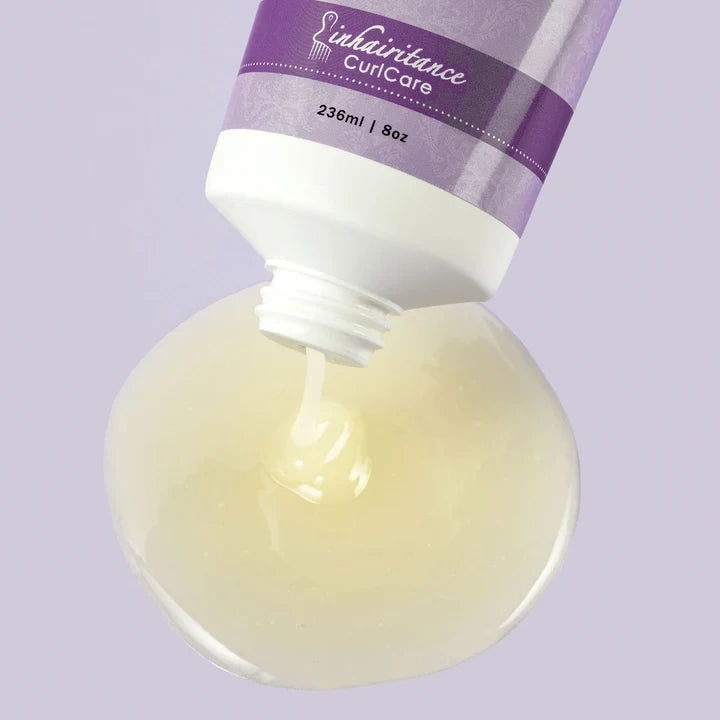 Texture légère et fluide de la gelée coiffante Curl Devotion Gelly Inhairitance offrant une tenue flexible et une définition naturelle des boucles