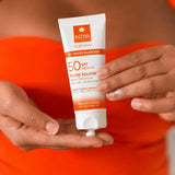 ecran solaire peau noire Mon Fluide Solaire SUN'OYA® - Laboratoire IN'OYA Crème solaire SPF 50 dédiée aux peaux noires, mates et métisses.