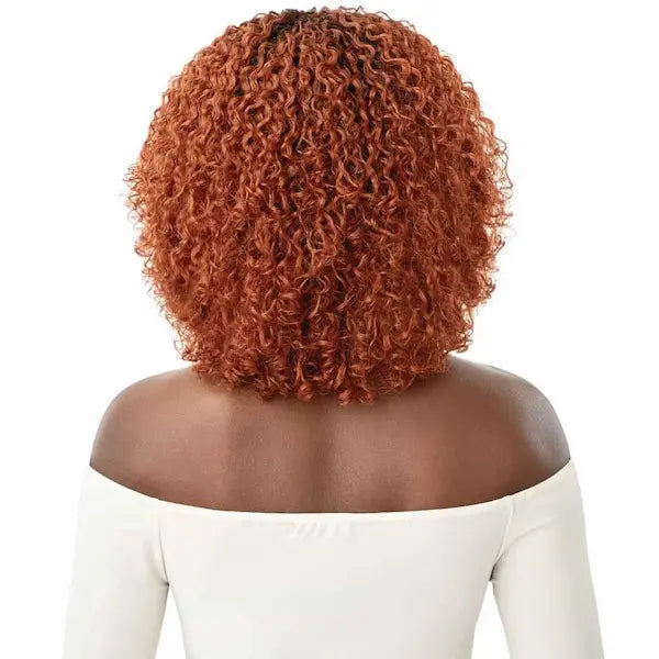 Perruque Bandeau Bouclée Neyla de dos en teinte Sienna Copper headbandwig, Outré Hair