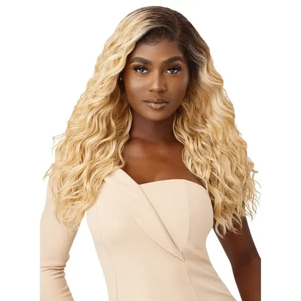 Perruque Blonde Wavy HD Lace Melted Hairline Outre Chloris