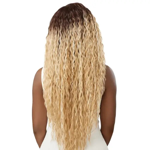 Perruque curly bouclée longue lace HD 13X6 blonde Outre Perfect Hairline Tamala