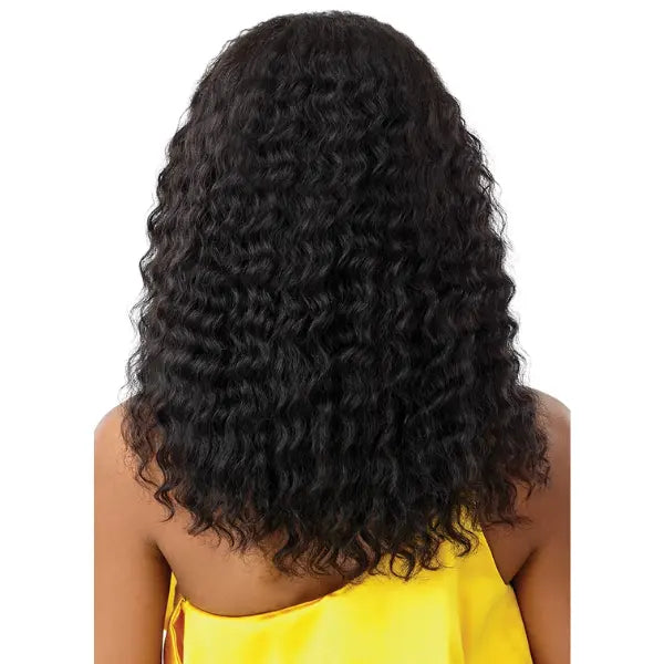 Perruque Curly naturelle en cheveux vierges grade 9 + - Outré - Lace Front Wig bouclée Isadora 20-22 pouces vue de dos couleur Natural Black