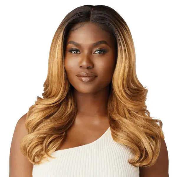 Perruque lace HD Wavy et longue en cheveux synthétiques couleur blond Outré Arden