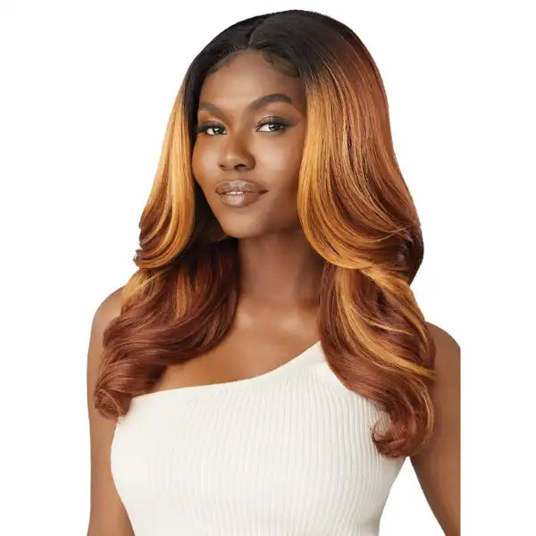 Perruque lace HD wavy et longue en cheveux synthétiques couleur roux ginger Outré Arden