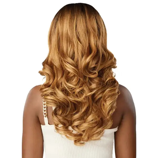 Perruque lace HD wavy cheveux synthétiques longue et couleur blonde Outre Arden