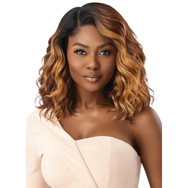 Perruque Wavy Bob Honey Brown Lace HD Outre Lexanne Melted Hairline