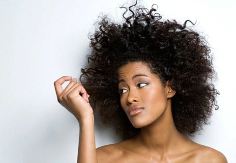 comment reparer les pointes de cheveux bouclés