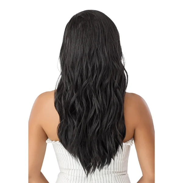 Quick weave wavy par Outre, light yaki hair.