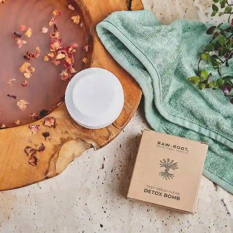 Nettoyez vos dreadlocks en profondeur grâce au savon au bicarbonate et vinaigre de cidre et éliminez les résidus de produits, de sueur et de pollution.