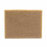 Zoom sur la texture du savon Patchouli AUM 180g, un savon saponifié à froid surgras avec des ingrédients naturels