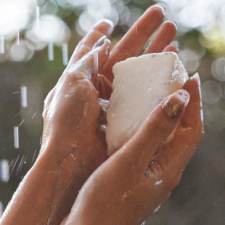 Shampoing doux solide pour locks  sans sulfate adapté aux shampoings fréquents sans dessécher les cheveux