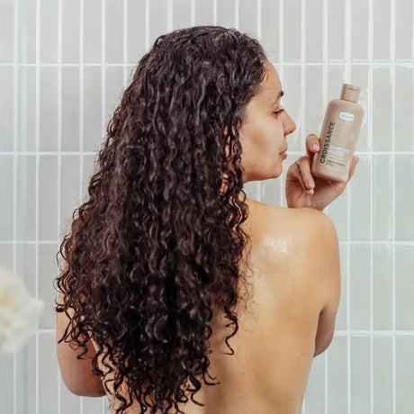 Shampoing Pousse pour cheveux bouclés, frisés crépus en quête de densité WAAM